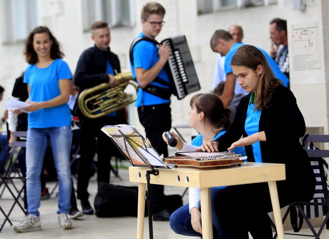 Sprehod za spomin v Ljubljani se je začel z glasbenim programom. FOTO: Roman Šipić