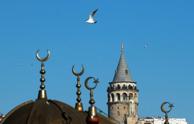 V drugem kvartalu letos je Turčija ustvarila sedem milijard dolarjev prihodkov iz turizma, kar je za 30 odstotkov več kot v istem času lani. FOTO: Reuters