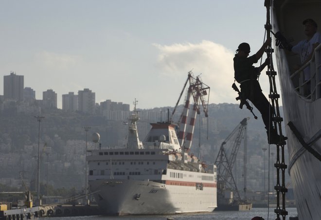 Pirati najpogosteje napadajo svoje žrtve v pristaniščih ali pa v teritorialnih vodah. FOTO: Reuters