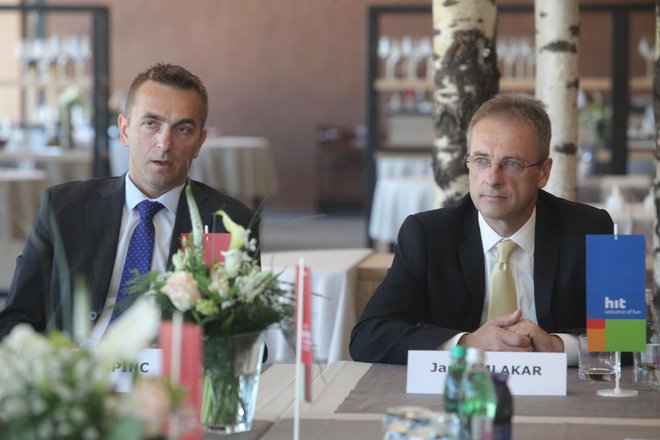 Tomaž Repinc, direktor igralniško-zabaviščnega centra Korona v Kranjski Gori, in predsednik uprave Janez Mlakar (desno) FOTO: Mavric Pivk