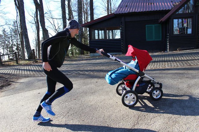 Andraž Hribar se je leta 2015 udeležil gorskega teka na Sljeme z otrokom. FOTO: osebni arhiv