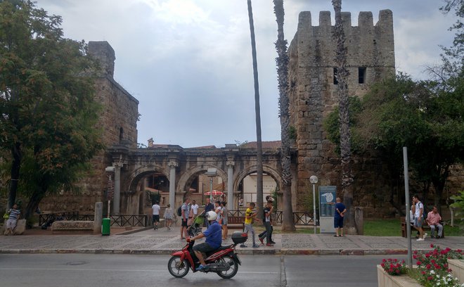 Istanbul posebej privablja zaradi ugodnih nakupov in znanih blagovnih znamk. FOTO: Božena Križnik 