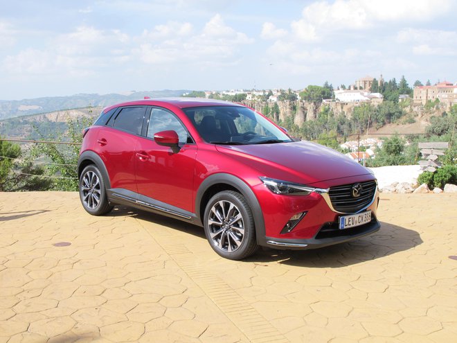 Prenovljena mazda CX-3 ima večino novosti očem skritih. FOTO: Blaž Kondža