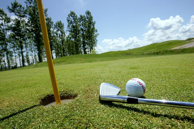 Povsod v državi so lahko golf igrišča, samo v turistični občini ne. Foto Blaž Samec