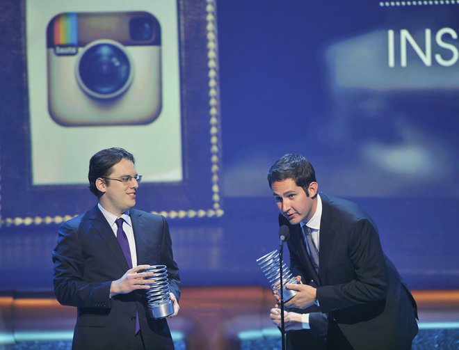 Ustanovitelja Instagrama Mike Krieger (levo) in Kevin Systrom se razhajata s šefom Markom Zuckerbergom. Foto Reuters