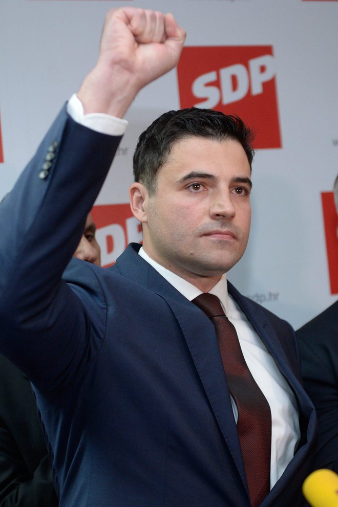 Kar dve tretjini poslancev SPD zahteva zamenjavo sedanjega predsednika stranke Davorja Bernardića. FOTO: Goran Mehkek/Cropix