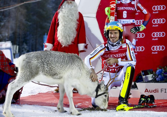 Felix Neureuther je po lanski zmagi v Leviju dobil novega prijatelja. FOTO: AP