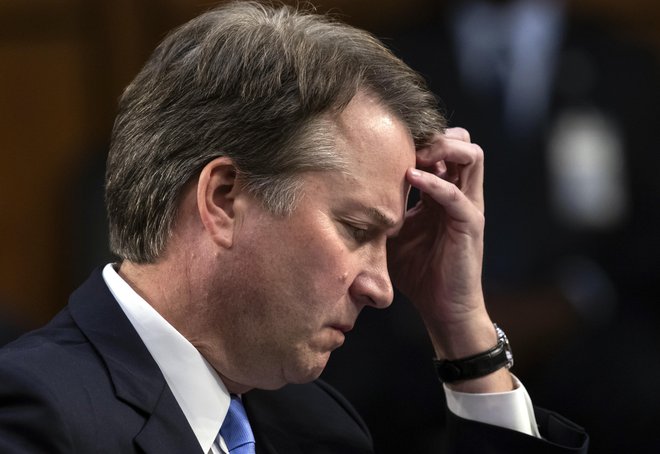 Drama z imenovanjem Breta Kavanaugha za ameriškega vrhovnega sodnika bi morala opazovalcu iz Slovenije vzbuditi grenak priokus. FOTO: Ap