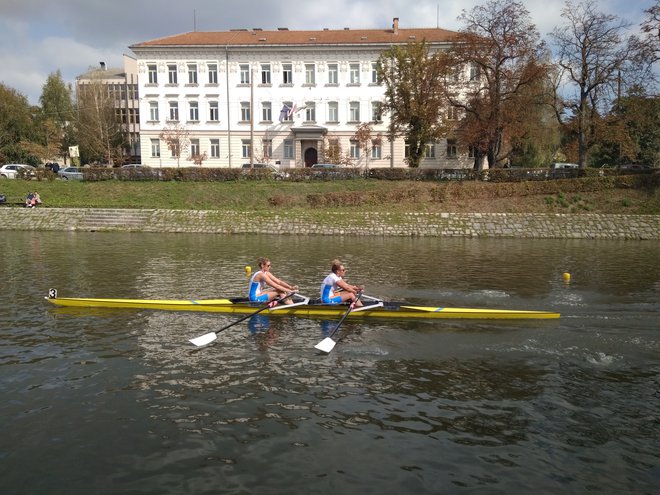 Dvobojev v dvojcu sta se lotili resno in pogumno. Na koncu sta bili drugi. FOTO: M. F./Delo