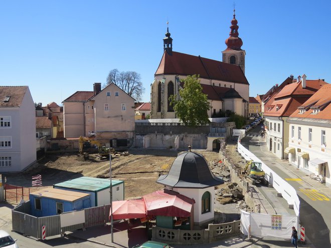 Tržnico že preurejajo. FOTO: Franc Milošič Foto Franc Milosic