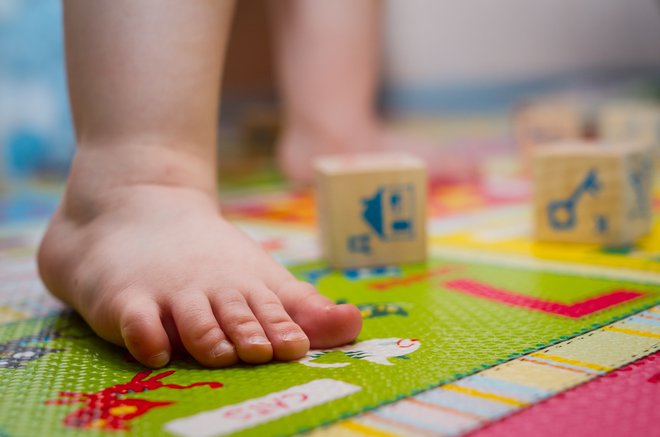 Otroke naj bi tudi prisilno hranili. FOTO: Shutterstock