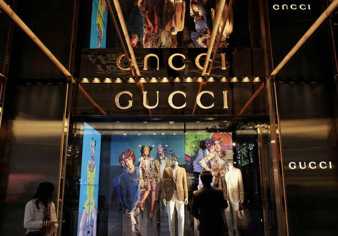 Nekatere luksuzne znamke, med njimi tudi Gucci, so letos na Kitajskem povečale prodajo za 30 odstotkov. FOTO: Reuters