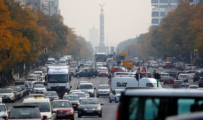 V Nemčiji bolj kot o izpustih CO2 razpravljajo o prepovedi dizelskih avtomobilov v mestih, tudi v Berlinu.&nbsp; FOTO: REUTERS/Fabrizio Bensch