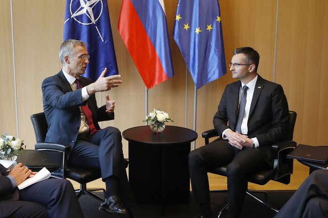 Generalni sekretar Nata Jens Stoltenberg se je sestal s premierjem Marjanom Šarcem. FOTO: Leon Vidic / Delo