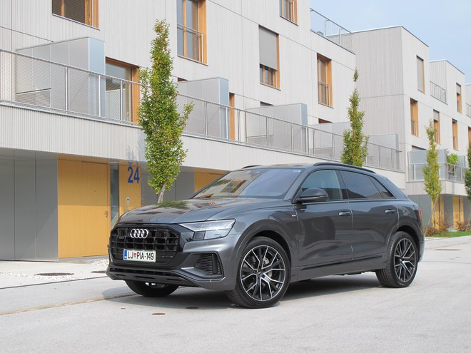 Audi Q8 je atraktivno zasnovan športni terenec, ki meri na kar nekaj slovenskih kupcev. FOTO: Blaž Kondža