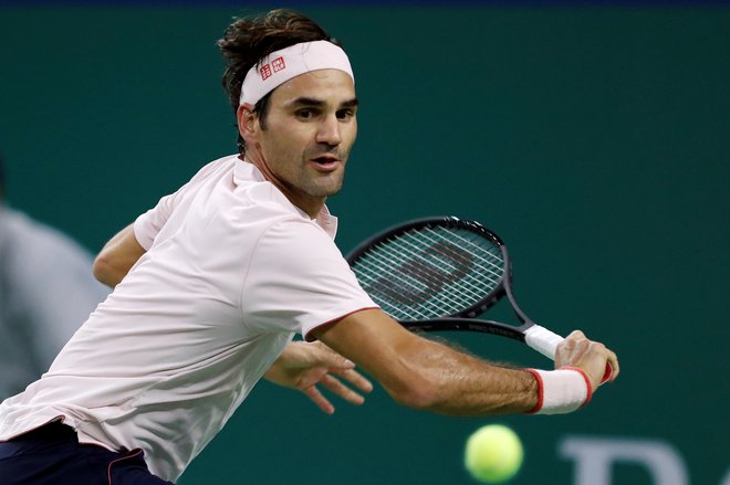 Roger Federer je japonskega izzivalca odpravil z 10 asi. FOTO: Aly Song/Reuters