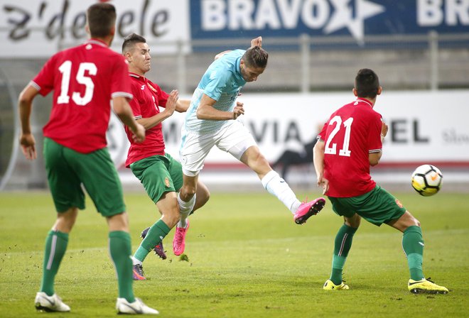 Slovenci bi morali danes zmagati, če bi želeli ohraniti iskro upanja. FOTO: Roman Šipić/Delo