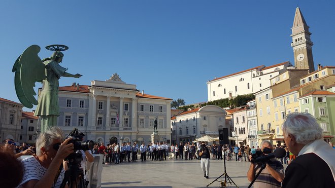 Nadangel Mihael in koprski škof Jurij Bizjak Foto Boris Šuligoj