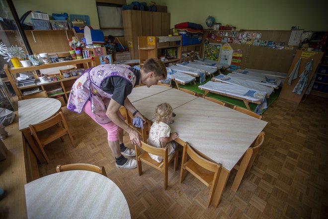 Prednost pri vpisu imajo otroci, katerih starši so pravočasno oddali vloge. FOTO: Voranc Vogel/Delo