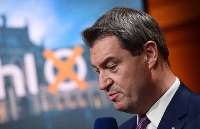 &raquo;Vse smo naredili, borili smo se!&laquo; je med spuščanjem svojega glasu v volilno skrinjico povedal ministrski predsednik Bavarske Markus Söder. FOTO: FOTO: Peter Kneffel/AFP