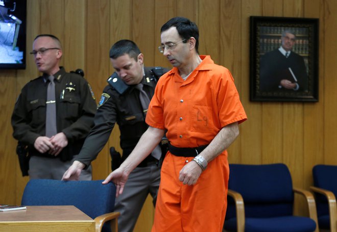 Larry Nassar bo vsaj 40 let preživel za zapahi. FOTO: Reuters