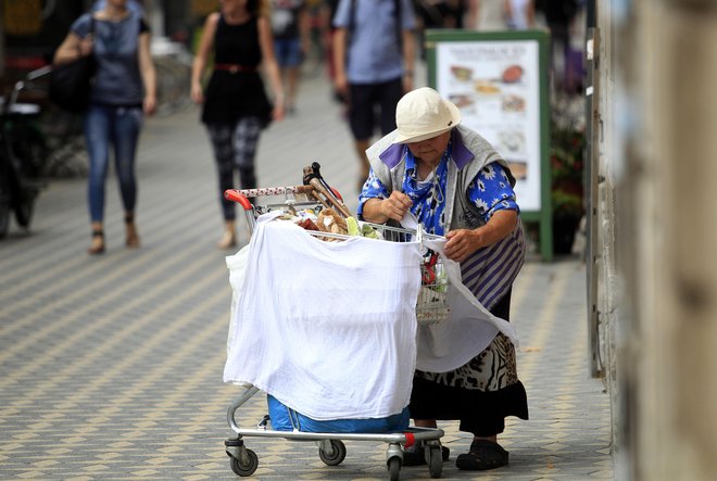Starejši sodijo med skupine, ki so tveganju revščine najbolj izpostavljene. Foto Roman Šipić