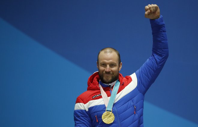 Kljub težavam s kolenom je Aksel Lund Svindal v minuli zimi dosegel izjemne rezultate. Med drugim je postal prvi norveški smučar z zlato olimpijsko kolajno v smuku. FOTO: Kim Hong/Reuters