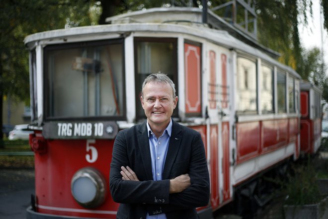 Dragan Matić, kandidat SMC za ljubljanskega župana, se med drugim zavzema za (ponovno) uvedbo tramvja v prestolnici in brezplačni mestni potniški promet. FOTO: Blaž Samec