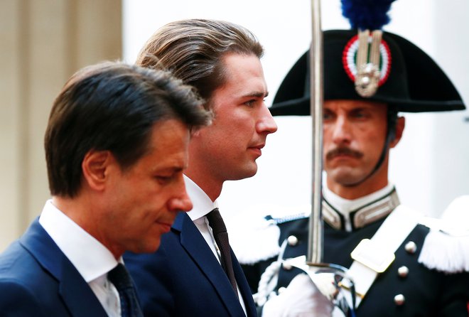 Vprašanje dvojnega državljanjstva za &raquo;Staroavstrijce&laquo; na Južnem Tirolskem je občutljivo tako za avstrijskega kanclerja Sebastiana Kurza kot italijanskega premiera Giuseppeja Conteja. FOTO: REUTERS