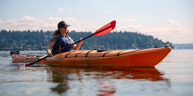 Za čoln (kajak) je pomembno, da ohrani plovnost, tudi ko je poln vode. FOTO: Shutterstock