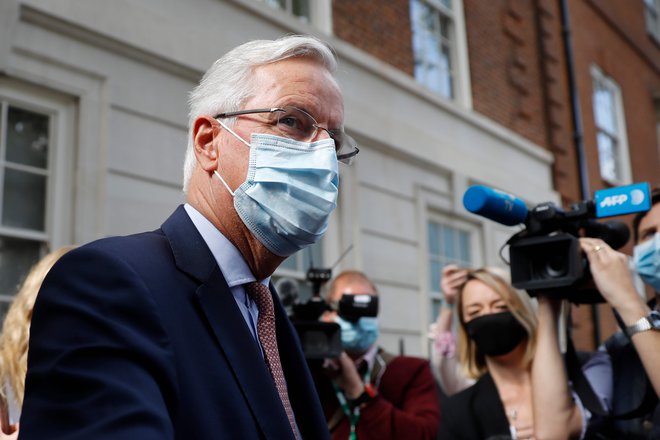 V London se je danes zaključil najnovejši krog trgovinskih pogajanj med EU in Združenim kraljestvom, na katerem je sodeloval tudi Michel Barnier, glavni pogajalec evropske komisije. Foto: Tolga Akme/Afp