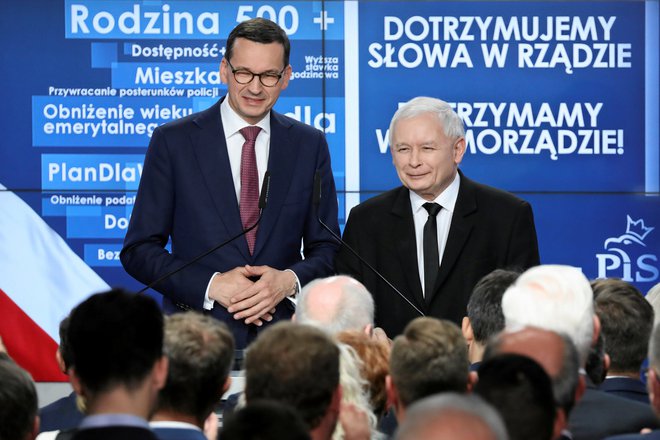 &raquo;Zmagali smo,&laquo; je po objavi rezultatov vzporednih volitev izjavil voditelj Pis in &raquo;sivi kardinal&laquo; poljske politike Jarosław Kaczyński (desno). Foto: Agencja Gazeta/Reuters