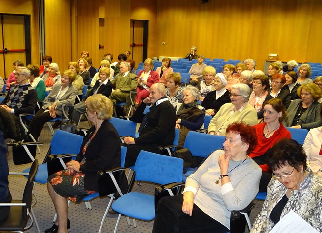 Cilj projekta je seznanjati in ozaveščati učitelje, ki imajo leto, dve ali tri leta do upokojitve, kako se pripraviti na odhod v pokoj. Fotografija je z lanskega pilotnega seminarja. Foto ZDUS