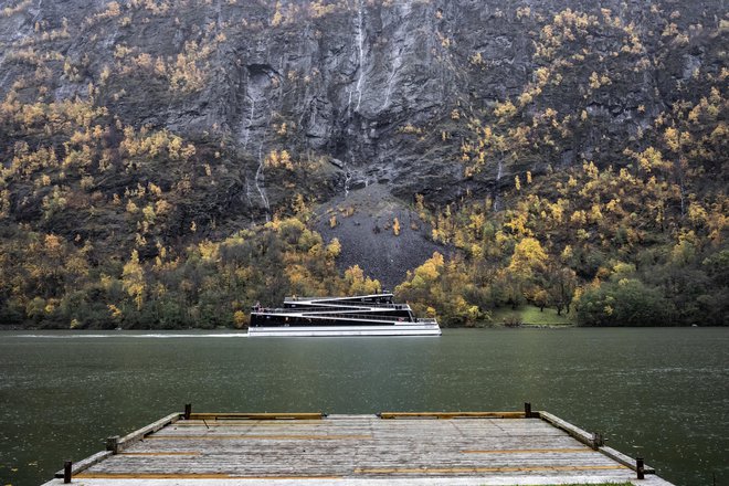 Povsem elektrificirana potniška ladja &quot;Prihodnost fjordov&quot;. FOTO: Matjaz Krivic/Delo