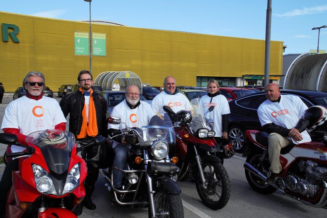 Podporniki liste Odprto Celje so se včeraj na motorjih odpravili po mejah občine Celje. Tretji z desne je njihov kandidat za župana Sandi Sendelbah. FOTO: Brane Piano