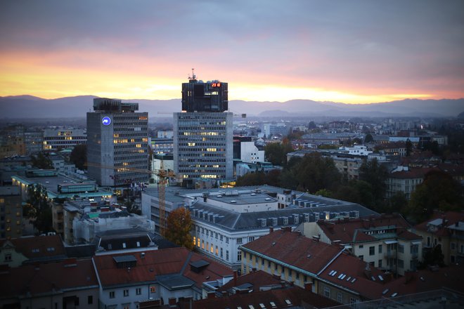 Postopek prodaje NLB je v finalni fazi, mediji pa se ukvarjajo s povsem drugimi temami. Foto: Jure Eržen