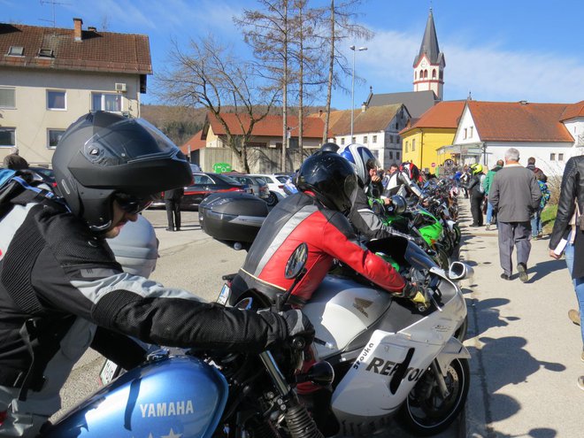 V Mirni Peči, znani po tradicionalnem zboru in blagoslovu motoristov, se je pri vložitvi kandidatur zelo zapletlo. FOTO: Bojan Rajšek/Delo