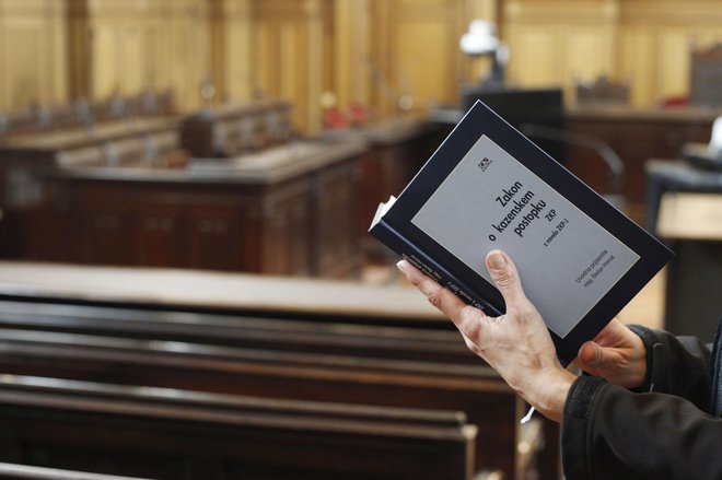 31. oktobra popoldne je v stavbi Katoliške tiskarne, danes stavbe Pravne fakultete Univerze v Ljubljani, zazvonil telefon. Okoli pete ure so s klicem iz Zagreba Narodnemu svetu potrdili imena članov Narodne vlade SHS v Ljubljani. FOTO: Leon Vidic/Delo