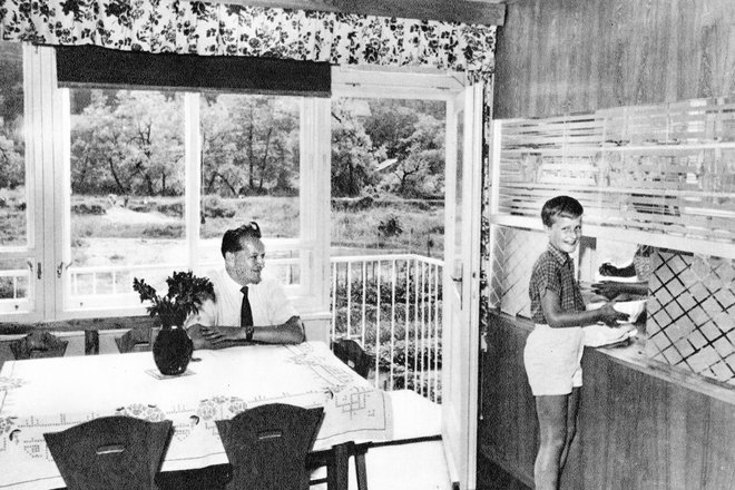 Notranjost čebelnjakov, celjskega čuda, kot so stanovanja v Trubarjevi ulici poimenovali v reviji <em>Progres</em><em> </em>leta 1957. FOTO: Progres, osebni arhiv Timoteja Jevšenaka