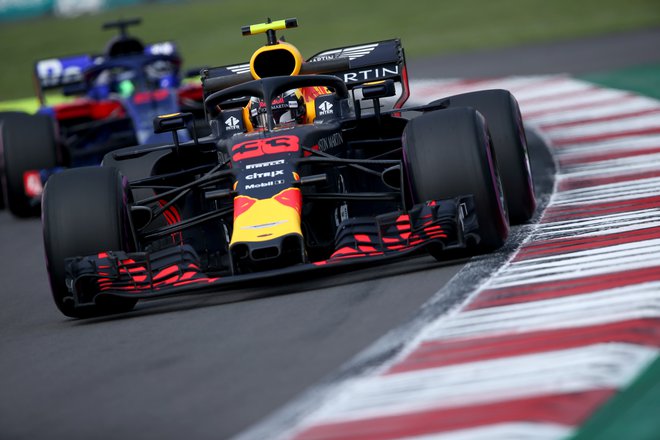 Max Verstappen v Mehiki brani lansko zmago. FOTO: Charles Coates/AFP