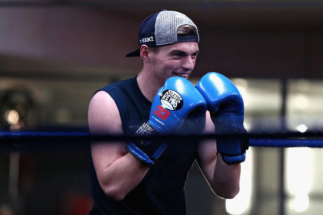 Max Verstappen je pred dirko vadil tudi z boksarskim šampionom Jorgejem Arcejem. FOTO: Dan Istitene/AFP