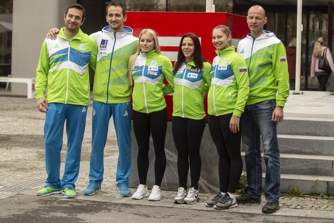 Gimnastična reprezentanca pred odhodom na SP. Na fotografiji: Sašo Bertoncelj, Teja Belak, Tjaša Kysselef, Lucija Hribar. FOTO: Voranc Vogel/Delo