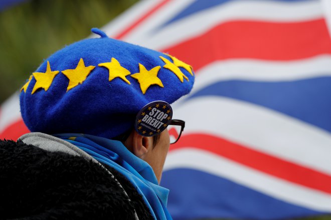 Politični in družbeni razdor, ki ga je sprožilo prvo glasovanje o brexitu, lahko zaceli le ponovni glas ljudstva.&nbsp;FOTO: Darren Staples/Reuters