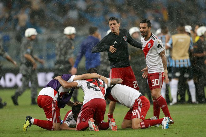 Veselju argentinskih nogometašev ni bilo konca. FOTO: Diego Vara/Reuters