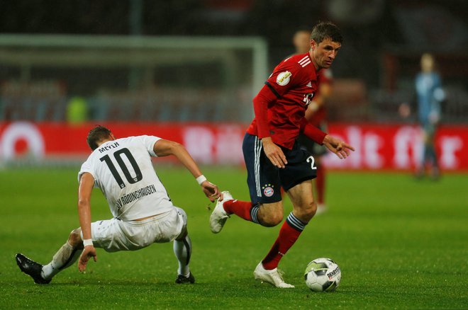 Thomas Müller je uspešno izvedel enajstmetrovko. FOTO: Leon Kügeler/Reuters