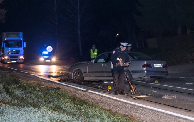 Do silovitega trčenja pri prijedorju je prišlo 10 minut po polnoči. FOTO: Gasilci Prijedor