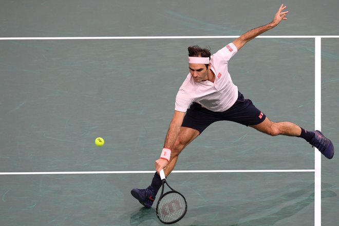 Roger Federer je zaigral v že dvestotem polfinalu. FOTO: Christophe Archambault/AFP