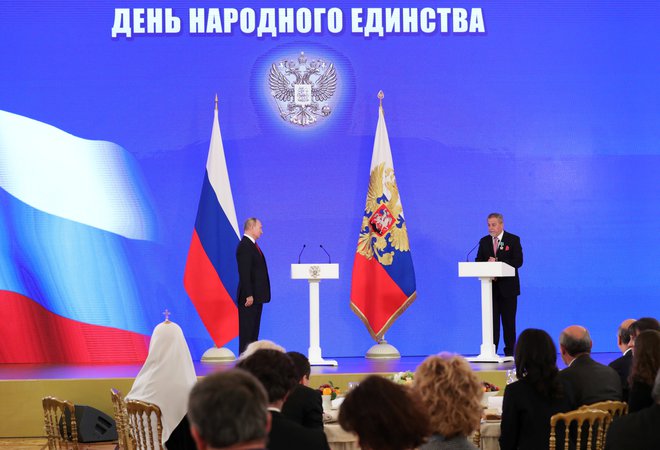 Ruski predsednik Vladimir Putin je zagrebškemu županu Milanu Bandiću podelil red prijateljstva, ki je potrdil dobre odnose med Moskvo in čedalje vplivnejšim hrvaškim politikom. Foto Reuters