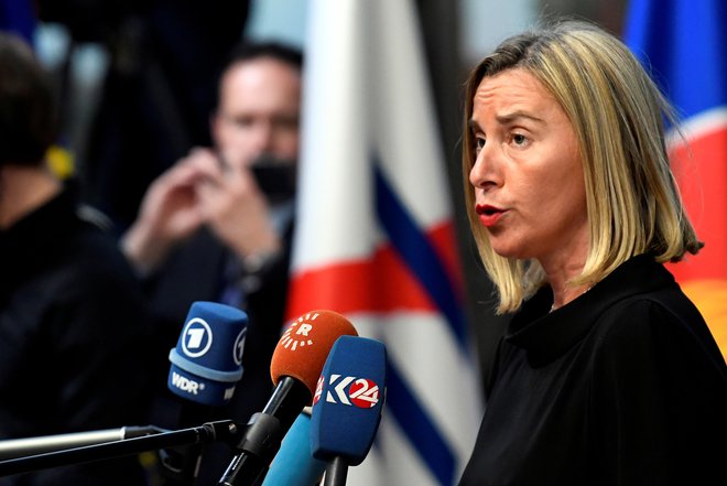 Visoka zunanjepolitična predstavnica EU Federica Mogherini poskuša kljub pritiskom Washingtona zavarovati evropska podjetja pred negativnimi posledicami ameriških sankcij proti Iranu. FOTO: Reuters