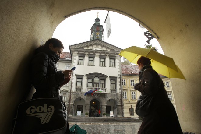 Po nekajtedenskih usklajevanjih so predstavniki vlade in občin dosegli dogovor o višini povprečnine za leto 2019. FOTO: Jure Eržen/Delo